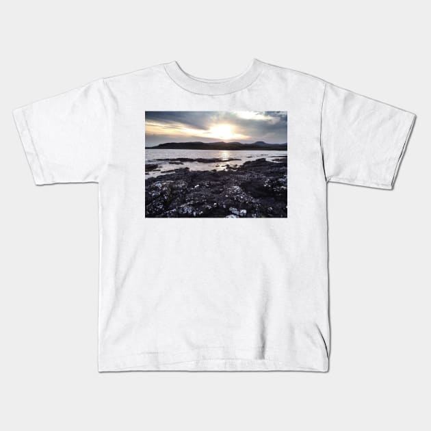 Dar coastline near Ullinish on the west coast of Skye Kids T-Shirt by richflintphoto